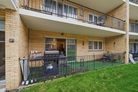 Tiny photo for 10340 S Pulaski Road #103, Oak Lawn, IL 60453 (MLS # 12626065)