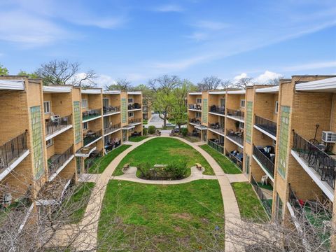 Tiny photo for 10340 S Pulaski Road #103, Oak Lawn, IL 60453 (MLS # 12626065)