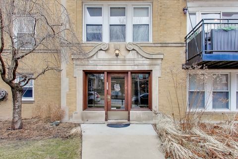 Tiny photo for 2000 W Greenleaf Avenue #1, Chicago, IL 60645 (MLS # 12609231)