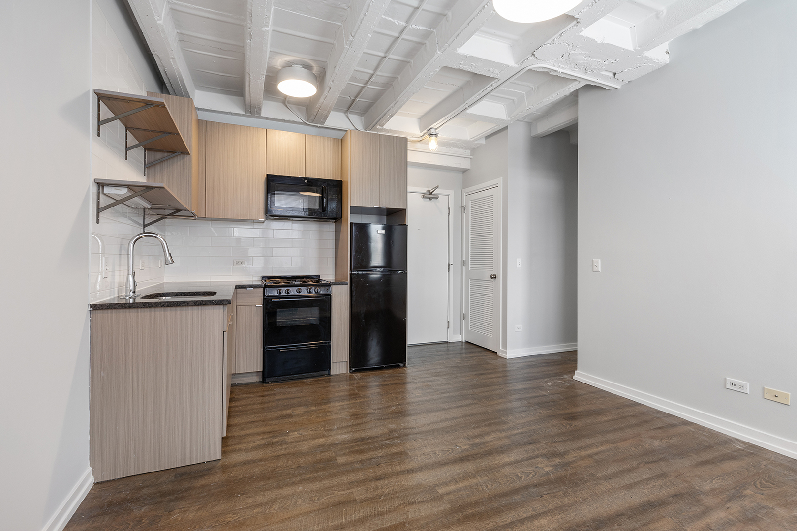 5718 N Winthrop Avenue 306