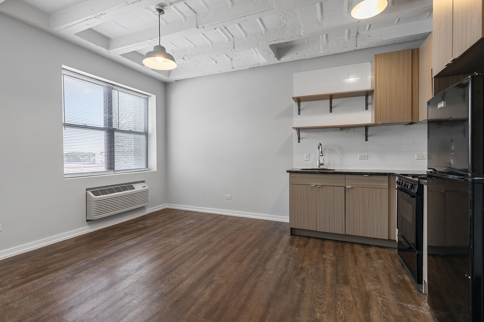 5718 N Winthrop Avenue 306