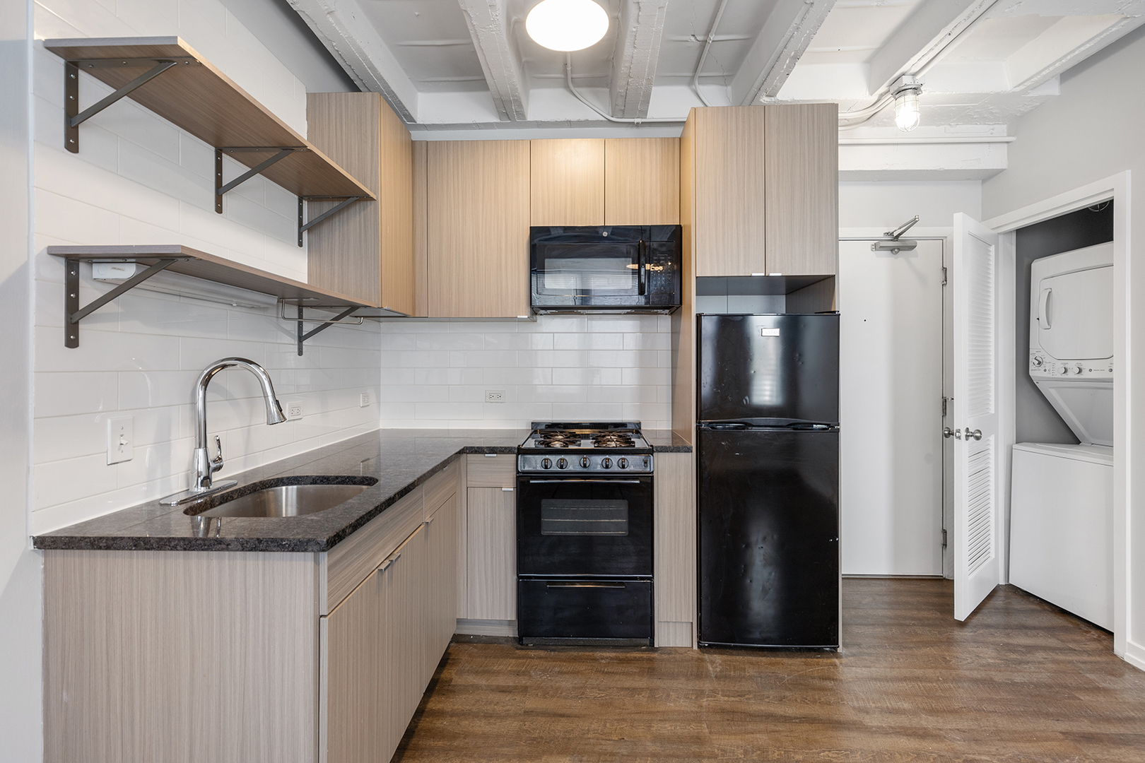 5718 N Winthrop Avenue 306