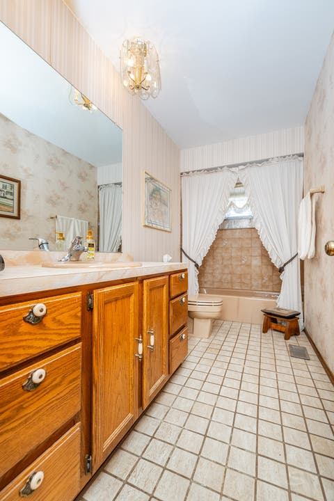 Tiny photo for 7924 W 79th Place, Bridgeview, IL 60455 (MLS # 12693663)