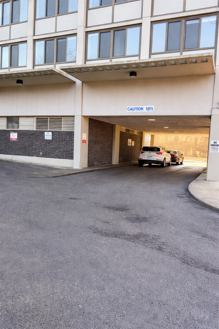 4800 S Lake Park Avenue 1009A