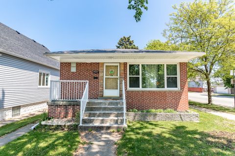 9965 S Escanaba Avenue Chicago IL 60617