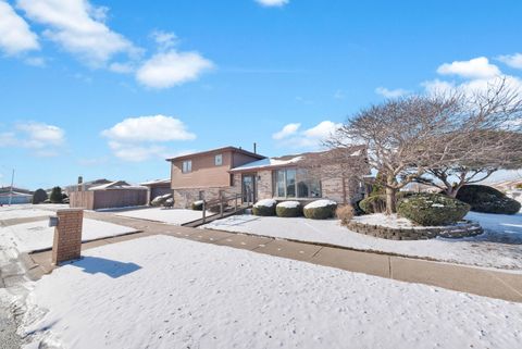 Tiny photo for 5841 W 75th Place, Burbank, IL 60459 (MLS # 12523821)