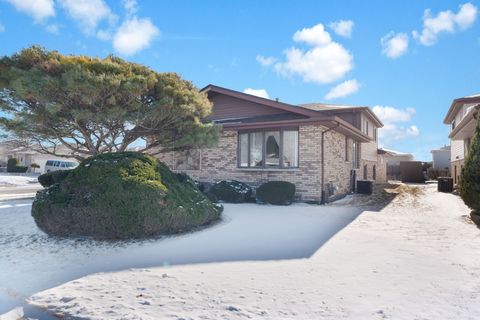 Tiny photo for 5841 W 75th Place, Burbank, IL 60459 (MLS # 12523821)