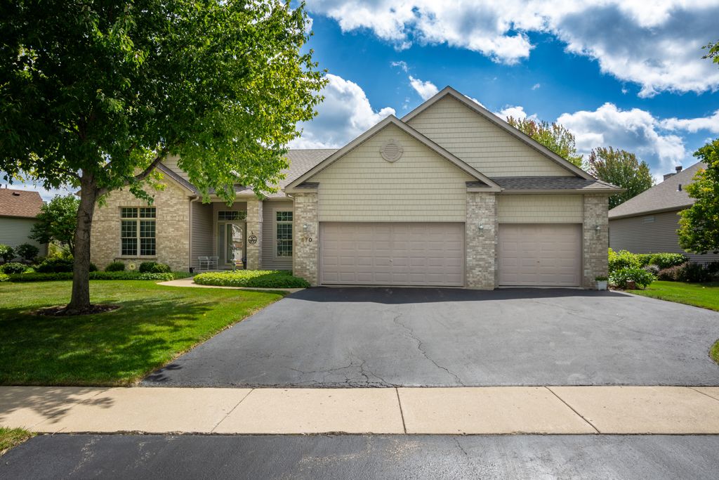 Photo for 870 Woodland Drive, Antioch, IL 60002 (MLS # 12499457)