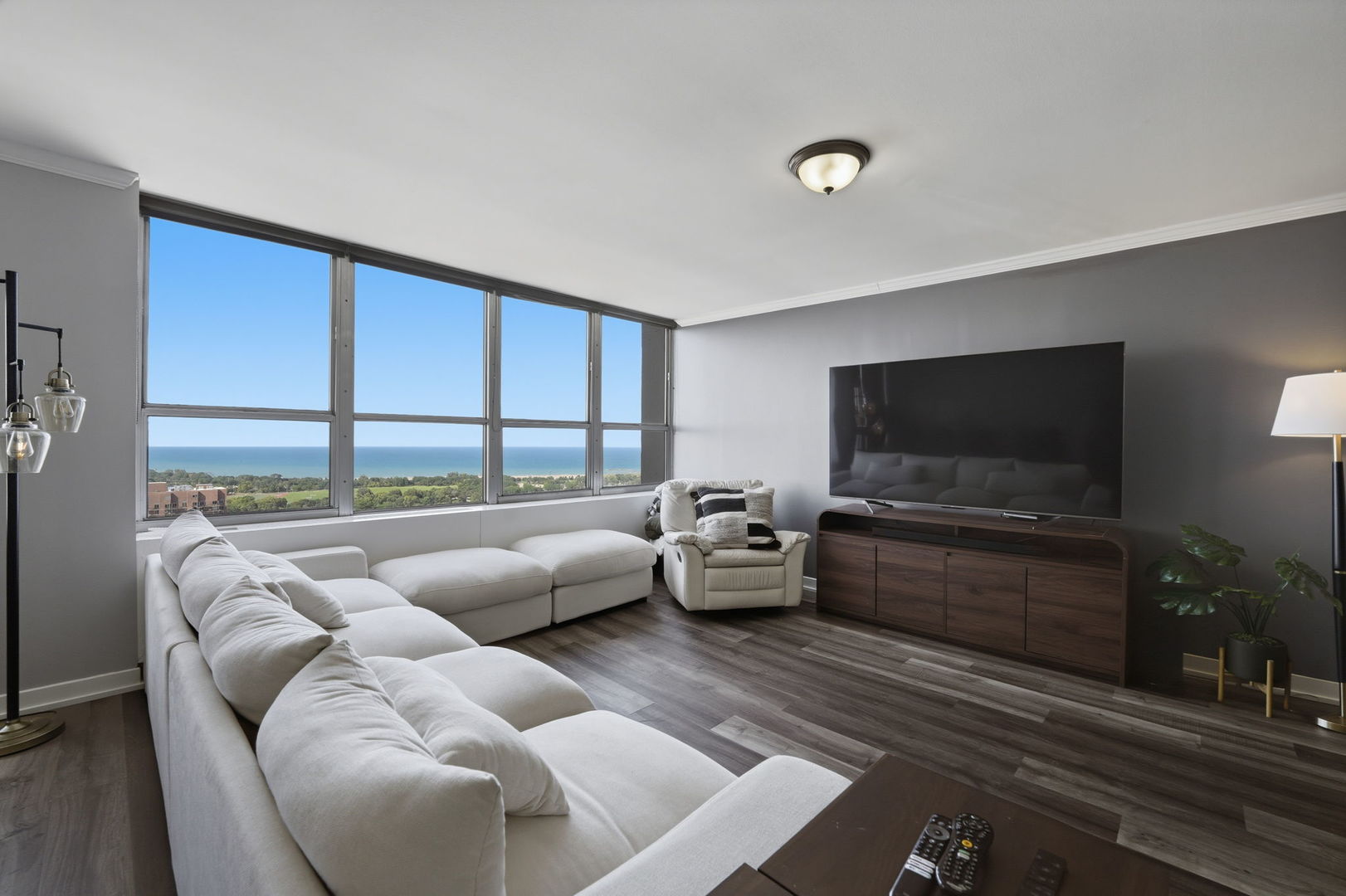 655 W Irving Park Road 3404