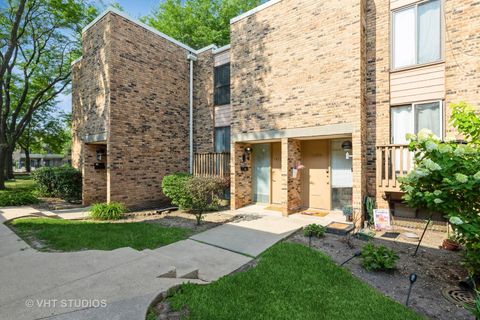 Photo of 1611 Waxwing Court, Schaumburg, IL 60173 (MLS # 12580808)