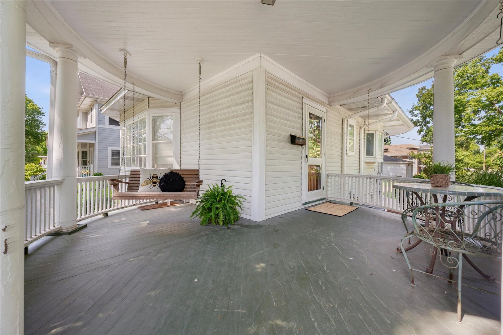 300 W Grantley Avenue