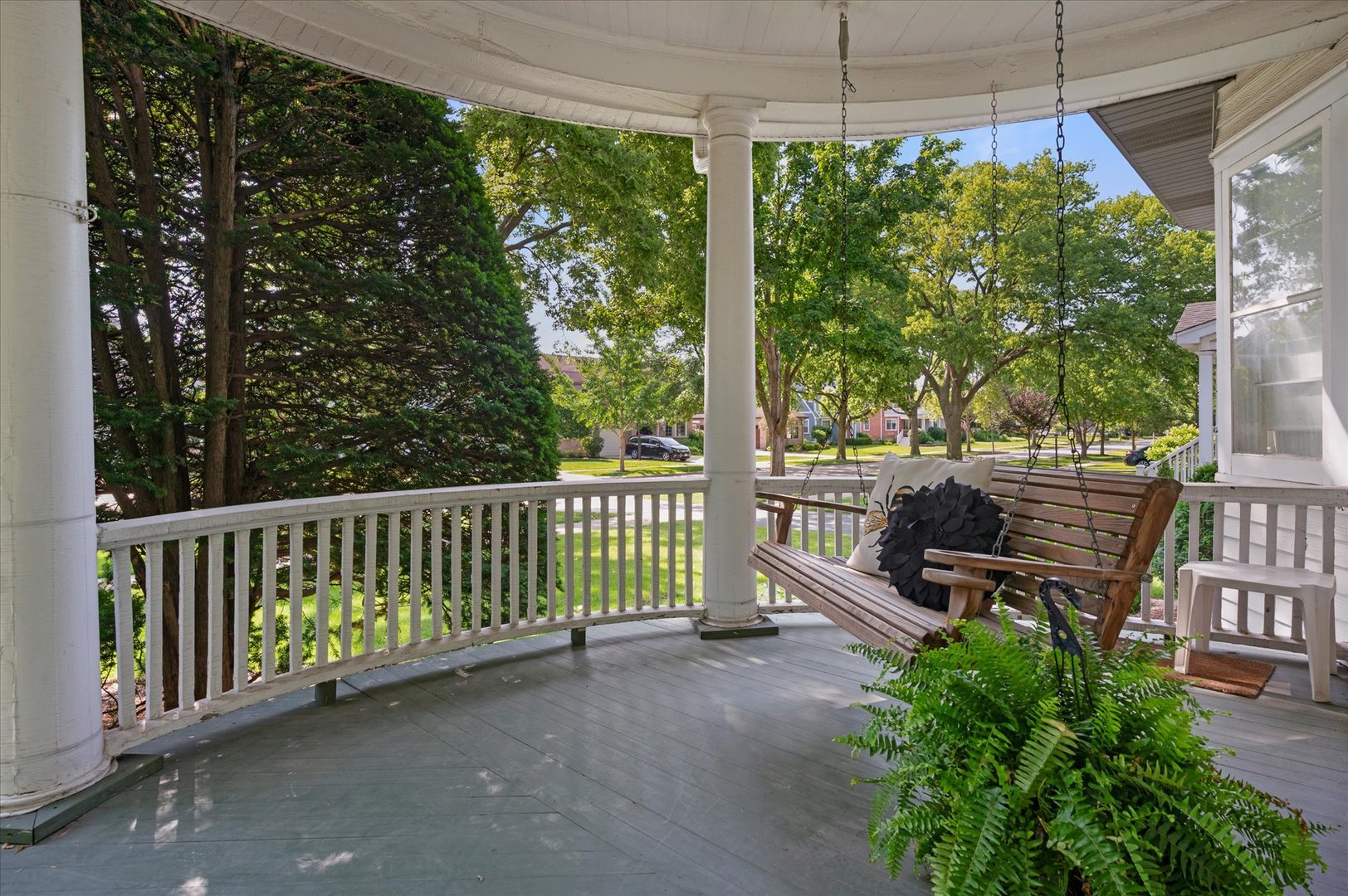 300 W Grantley Avenue