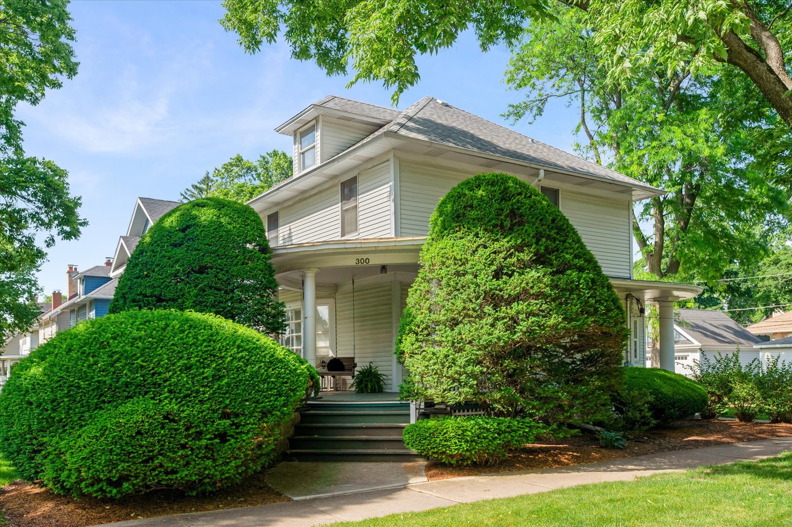 300 W Grantley Avenue
