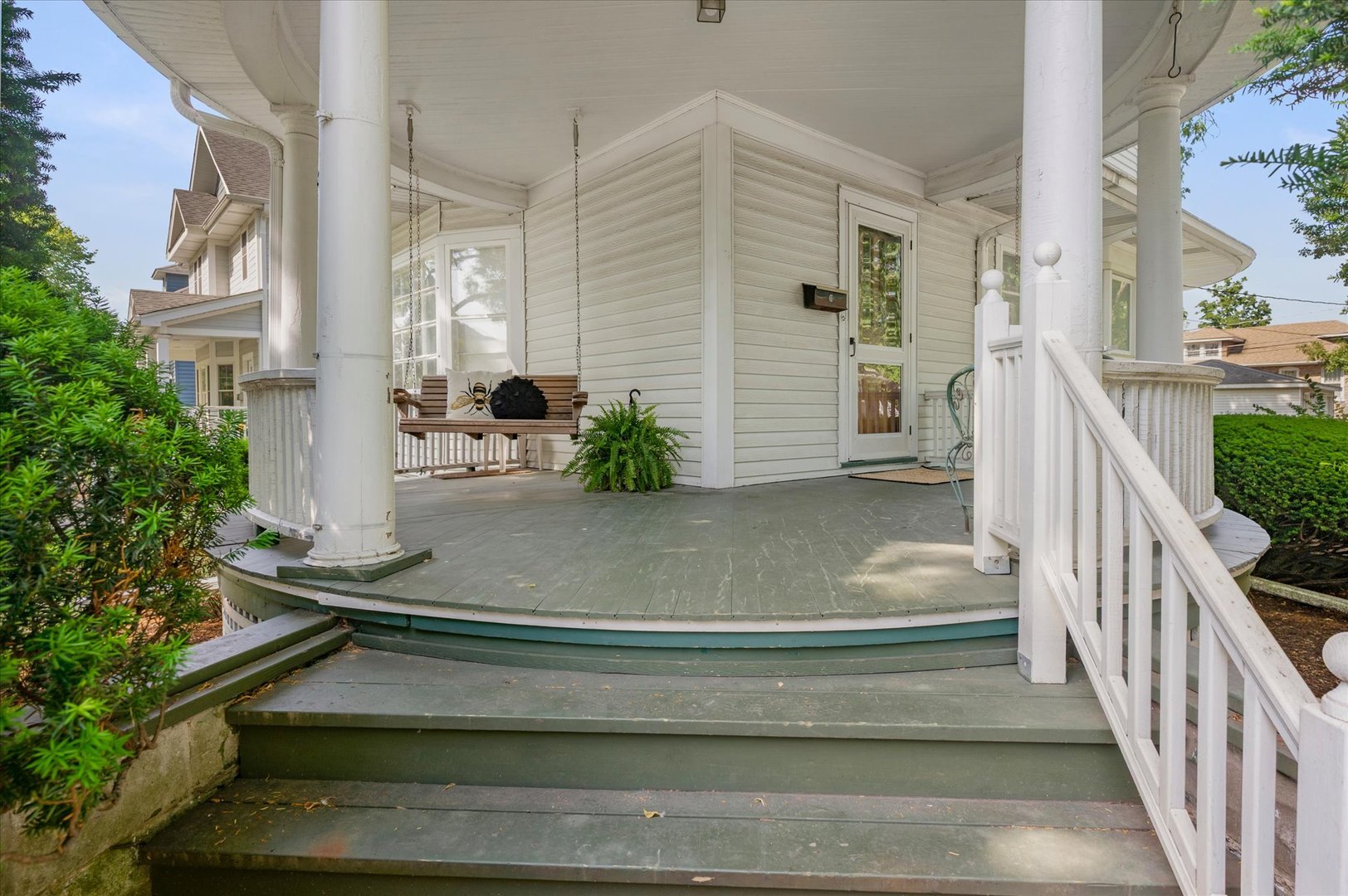 300 W Grantley Avenue