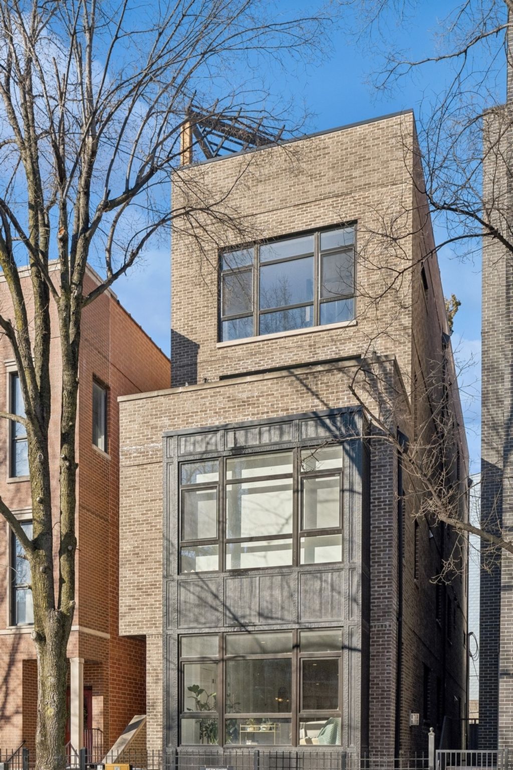 listing image 0