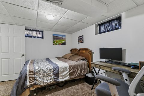 Tiny photo for 636 28th Street, Bettendorf, IA 52722 (MLS # 12679490)