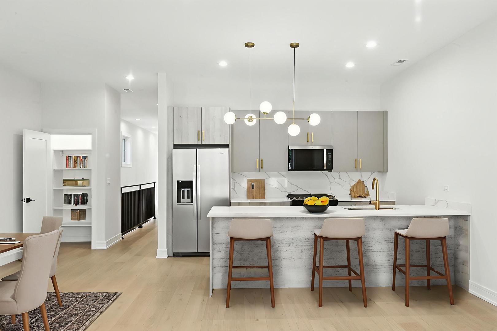 4629 S Michigan Avenue 3