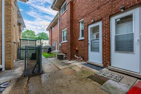 Tiny photo for 5107 N SPRINGFIELD Avenue #B, Chicago, IL 60625 (MLS # 12415427)