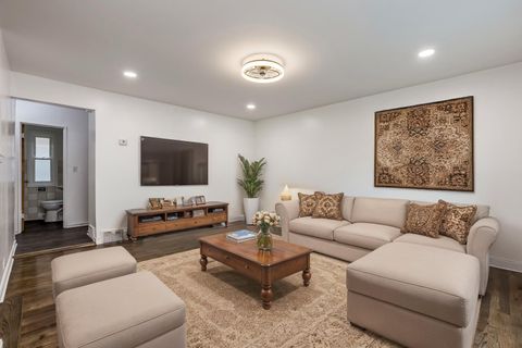 Tiny photo for 5107 N SPRINGFIELD Avenue #B, Chicago, IL 60625 (MLS # 12415427)