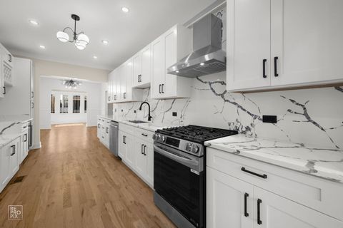 Tiny photo for 3641 N Hermitage Avenue, Chicago, IL 60613 (MLS # 12582755)