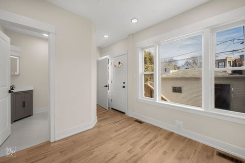 Tiny photo for 3641 N Hermitage Avenue, Chicago, IL 60613 (MLS # 12582755)