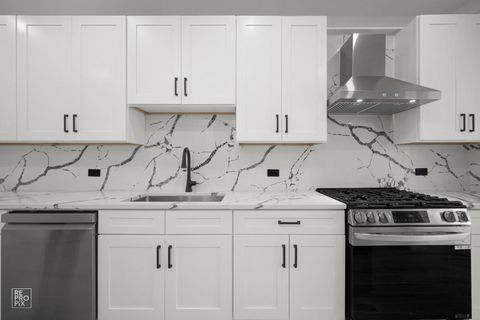 Tiny photo for 3641 N Hermitage Avenue, Chicago, IL 60613 (MLS # 12582755)