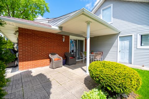 Tiny photo for 1720 N CHESTNUT Avenue, Arlington Heights, IL 60004 (MLS # 12639174)