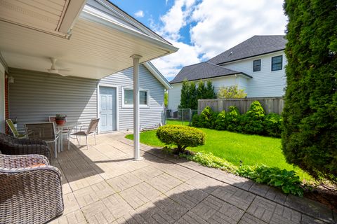 Tiny photo for 1720 N CHESTNUT Avenue, Arlington Heights, IL 60004 (MLS # 12639174)