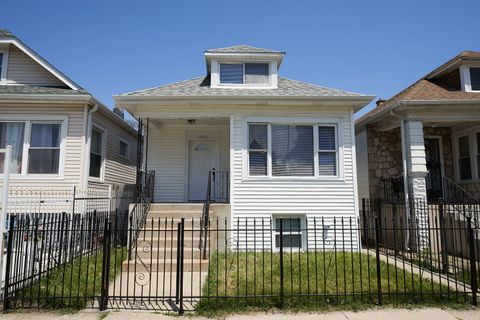 Photo of 1452 W 71st Street, Chicago, IL 60636 (MLS # 12662040)