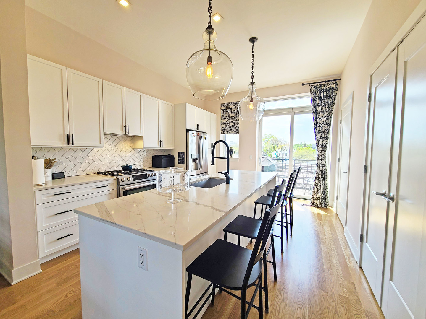 733 W 15th Street