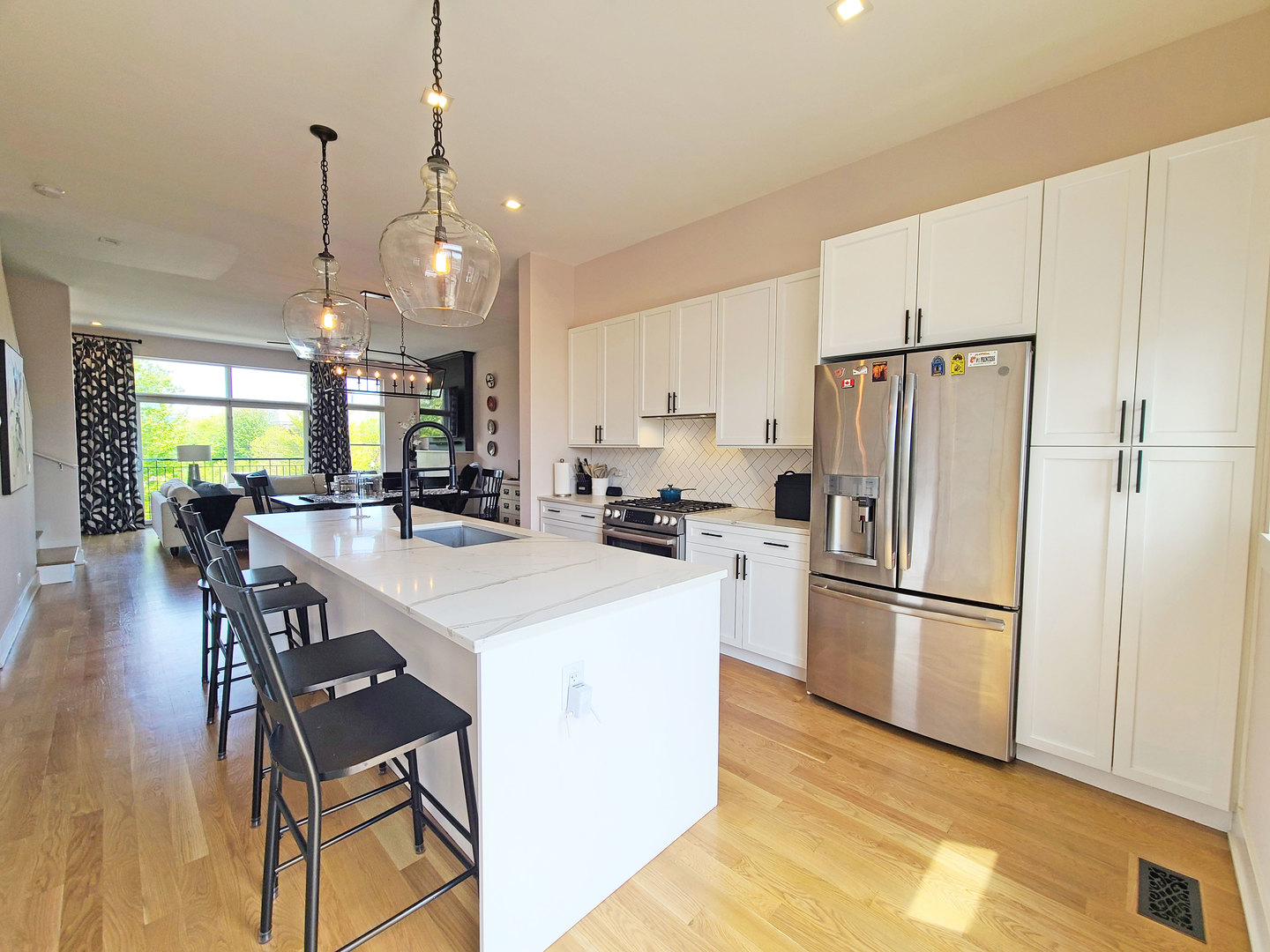 733 W 15th Street