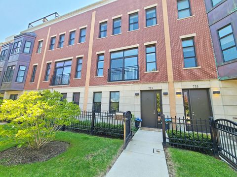 733 W 15th Street Chicago IL 60607