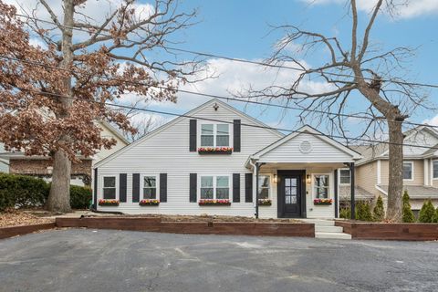 Photo of 21688 W Ravine Drive, Lake Zurich, IL 60047 (MLS # 12568368)