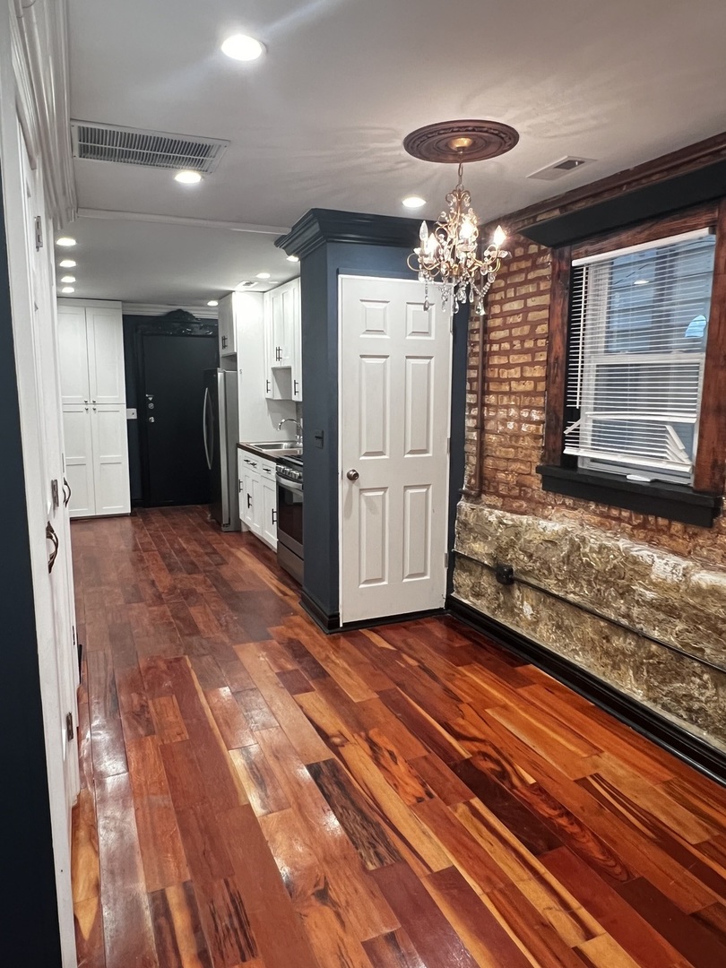 2437 N Francisco Avenue G