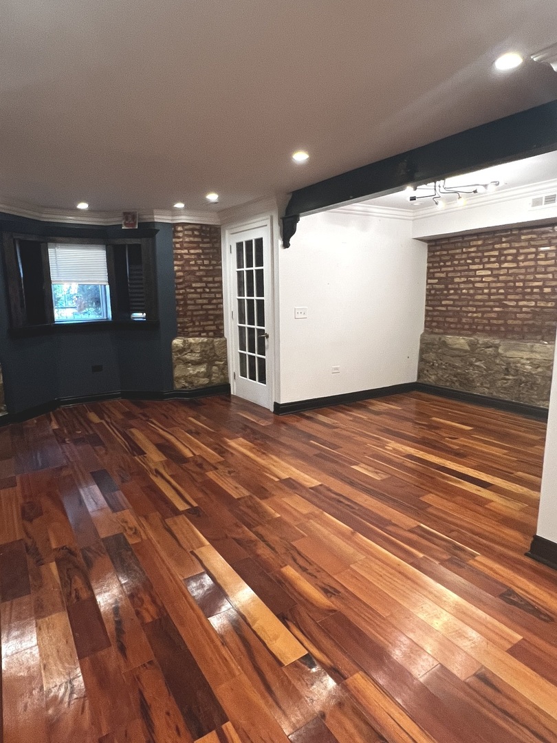 2437 N Francisco Avenue G