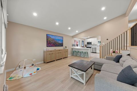 Tiny photo for 5244 Benton Avenue, Downers Grove, IL 60515 (MLS # 12626158)