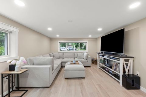 Tiny photo for 5244 Benton Avenue, Downers Grove, IL 60515 (MLS # 12626158)