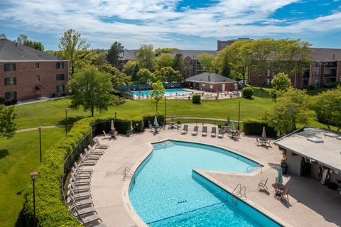 Tiny photo for 815 Leicester Road #219, Elk Grove Village, IL 60007 (MLS # 12517950)