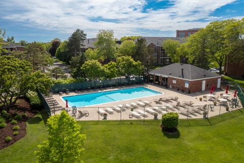 Tiny photo for 815 Leicester Road #219, Elk Grove Village, IL 60007 (MLS # 12517950)