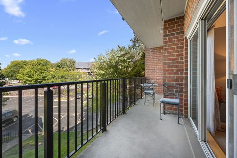 Tiny photo for 815 Leicester Road #219, Elk Grove Village, IL 60007 (MLS # 12517950)