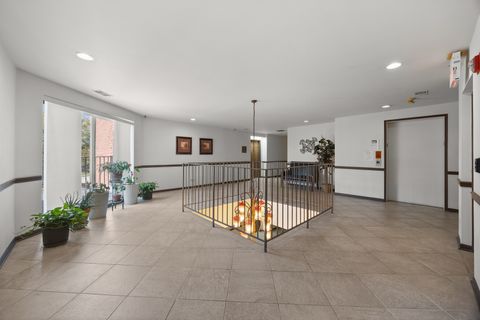 Tiny photo for 815 Leicester Road #219, Elk Grove Village, IL 60007 (MLS # 12517950)