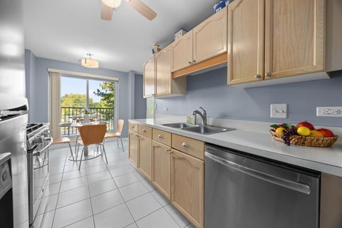 Tiny photo for 815 Leicester Road #219, Elk Grove Village, IL 60007 (MLS # 12517950)