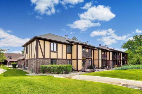 Tiny photo for 1720 Lakecliffe Drive #A, Wheaton, IL 60189 (MLS # 12648653)