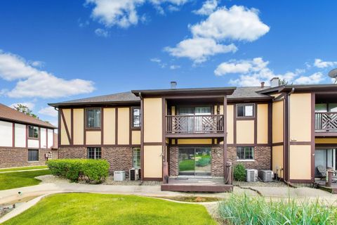 Tiny photo for 1720 Lakecliffe Drive #A, Wheaton, IL 60189 (MLS # 12648653)