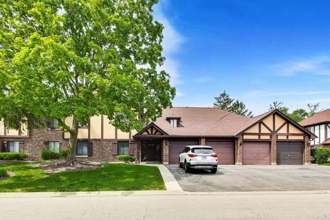 Photo of 1720 Lakecliffe Drive #A, Wheaton, IL 60189 (MLS # 12648653)