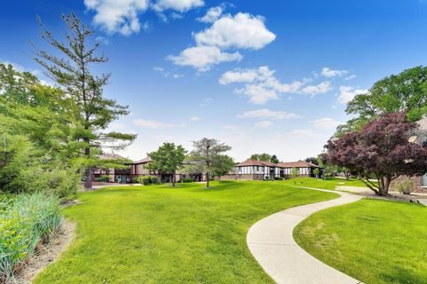 Tiny photo for 1720 Lakecliffe Drive #A, Wheaton, IL 60189 (MLS # 12648653)