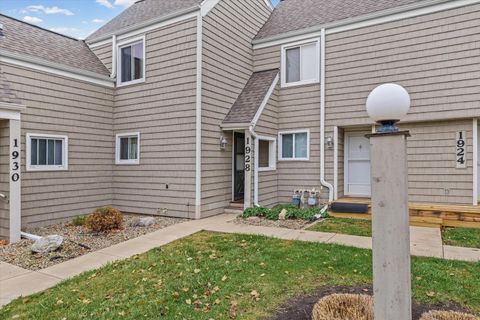 Photo of 1928 Blackthorn Drive #1, Champaign, IL 61821 (MLS # 12521534)