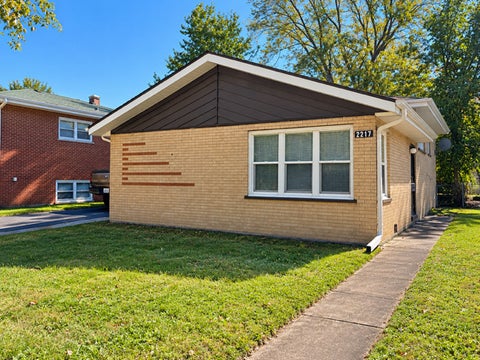 Photo of 2217 W 156th Place, Markham, IL 60426 (MLS # 12790616)
