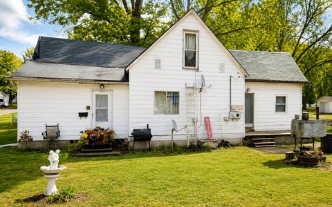 Photo of 901 HOWARD Street, Centralia, IL 62801 (MLS # 12729534)