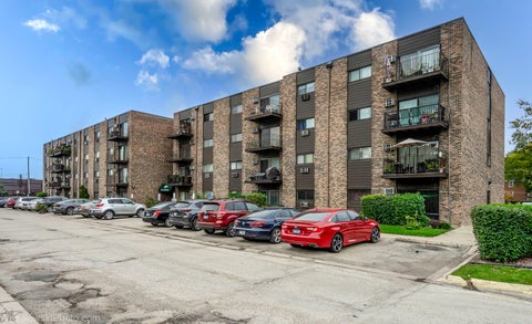 Tiny photo for 8901 N Western Avenue #202, Des Plaines, IL 60016 (MLS # 12778666)
